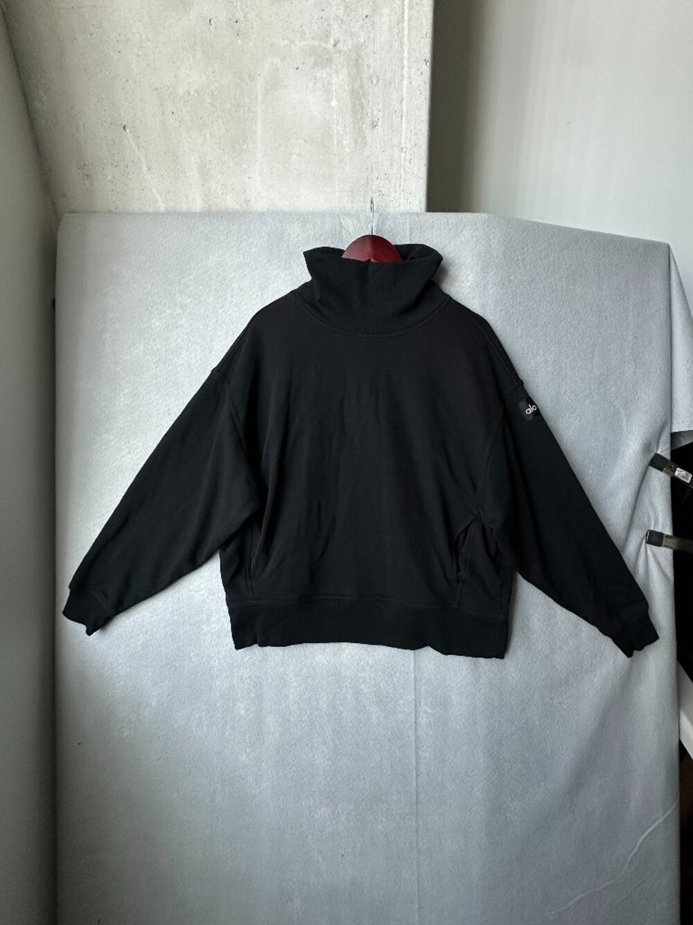 Alo Yoga Sweatshirt Womens L Black Oversized Turtleneck Pullover Pockets